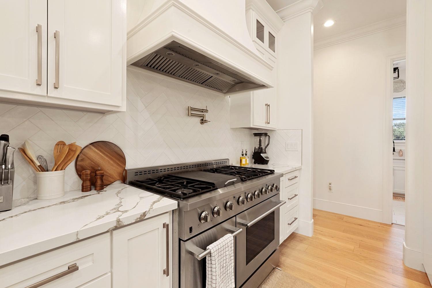 2133 N Quinley Avenue