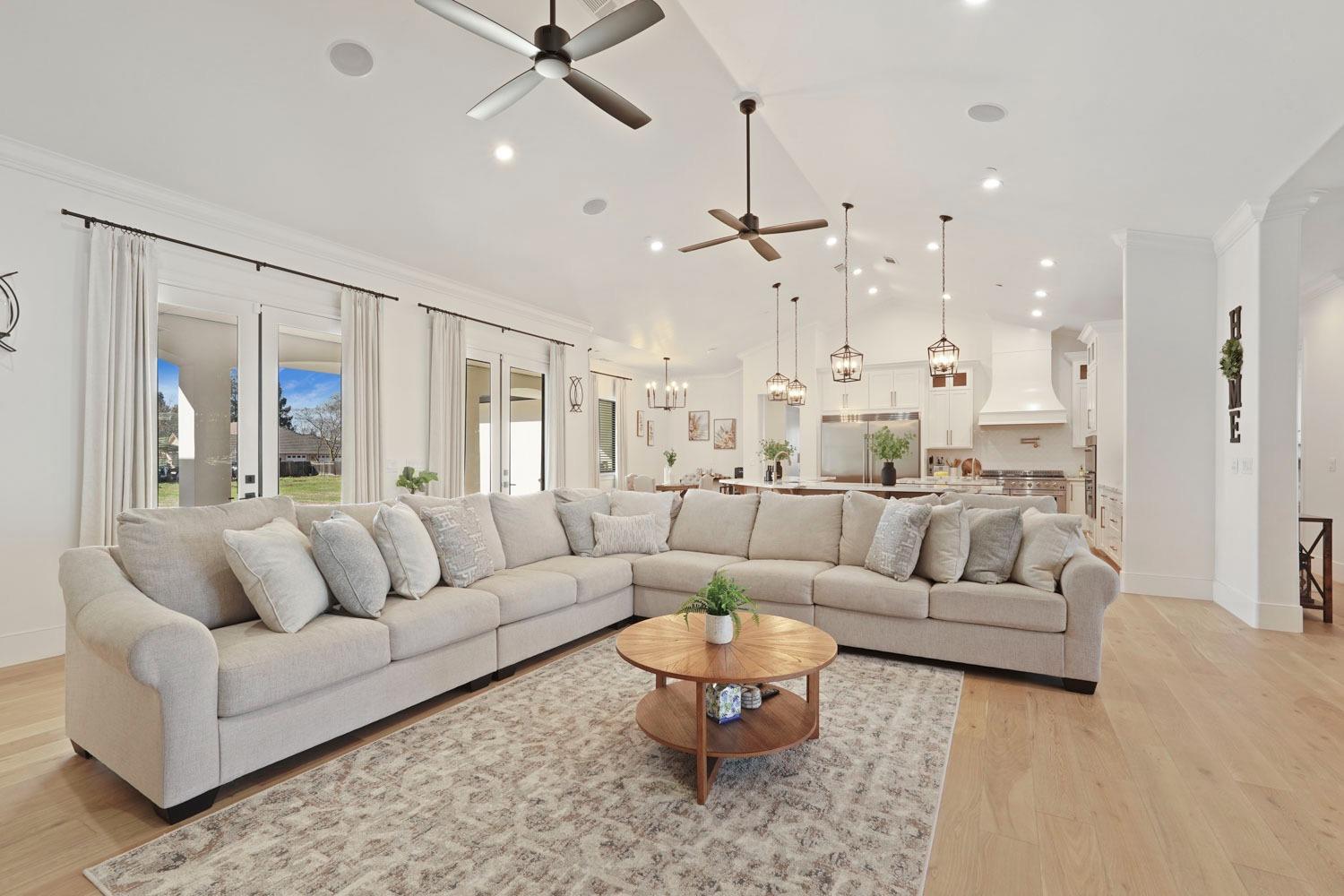 2133 N Quinley Avenue