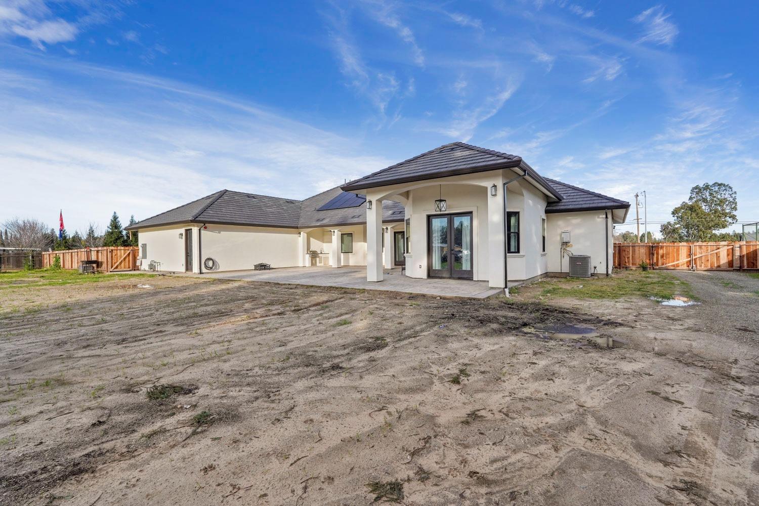 2133 N Quinley Avenue