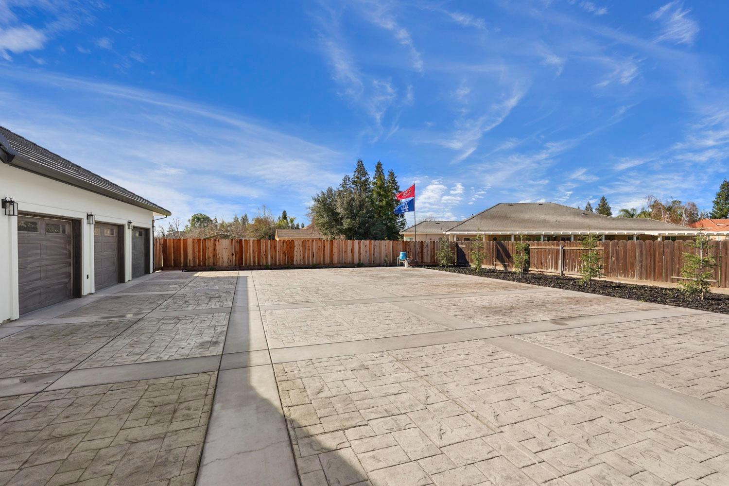 2133 N Quinley Avenue