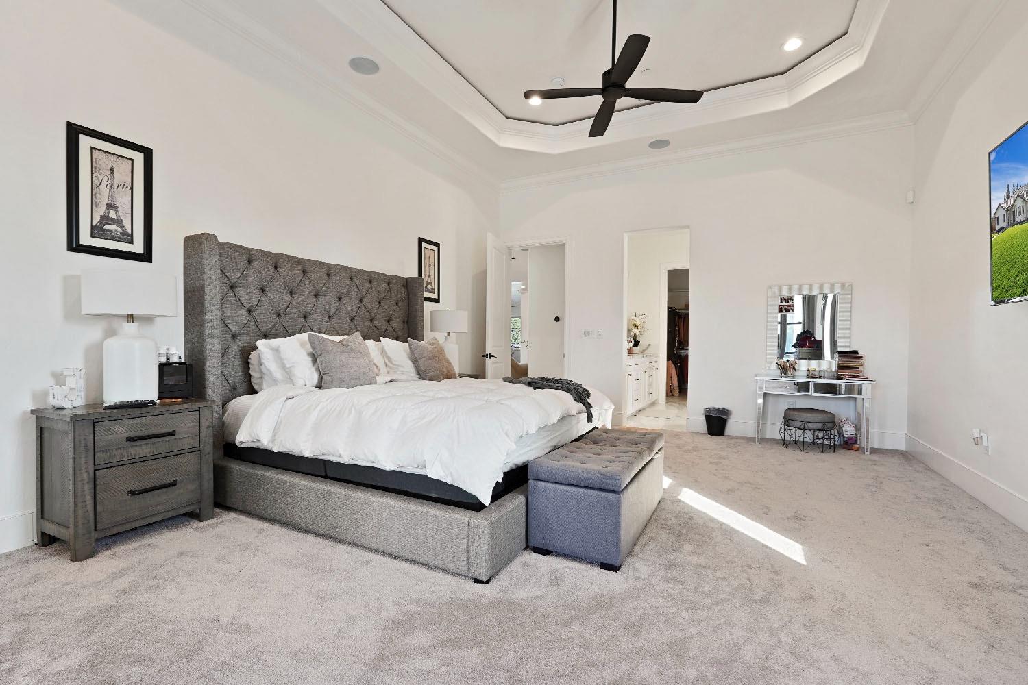 2133 N Quinley Avenue