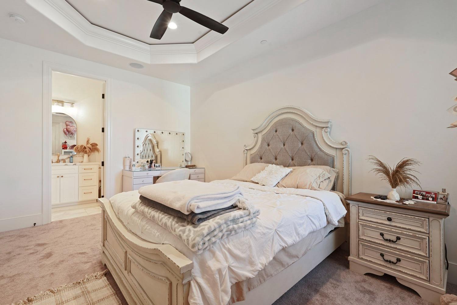 2133 N Quinley Avenue