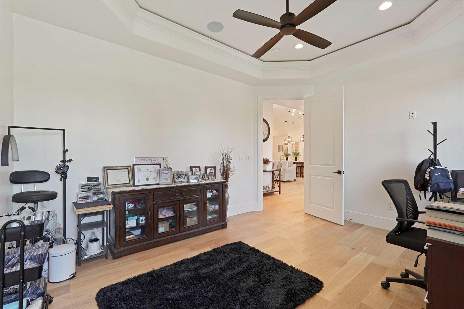 2133 N Quinley Avenue