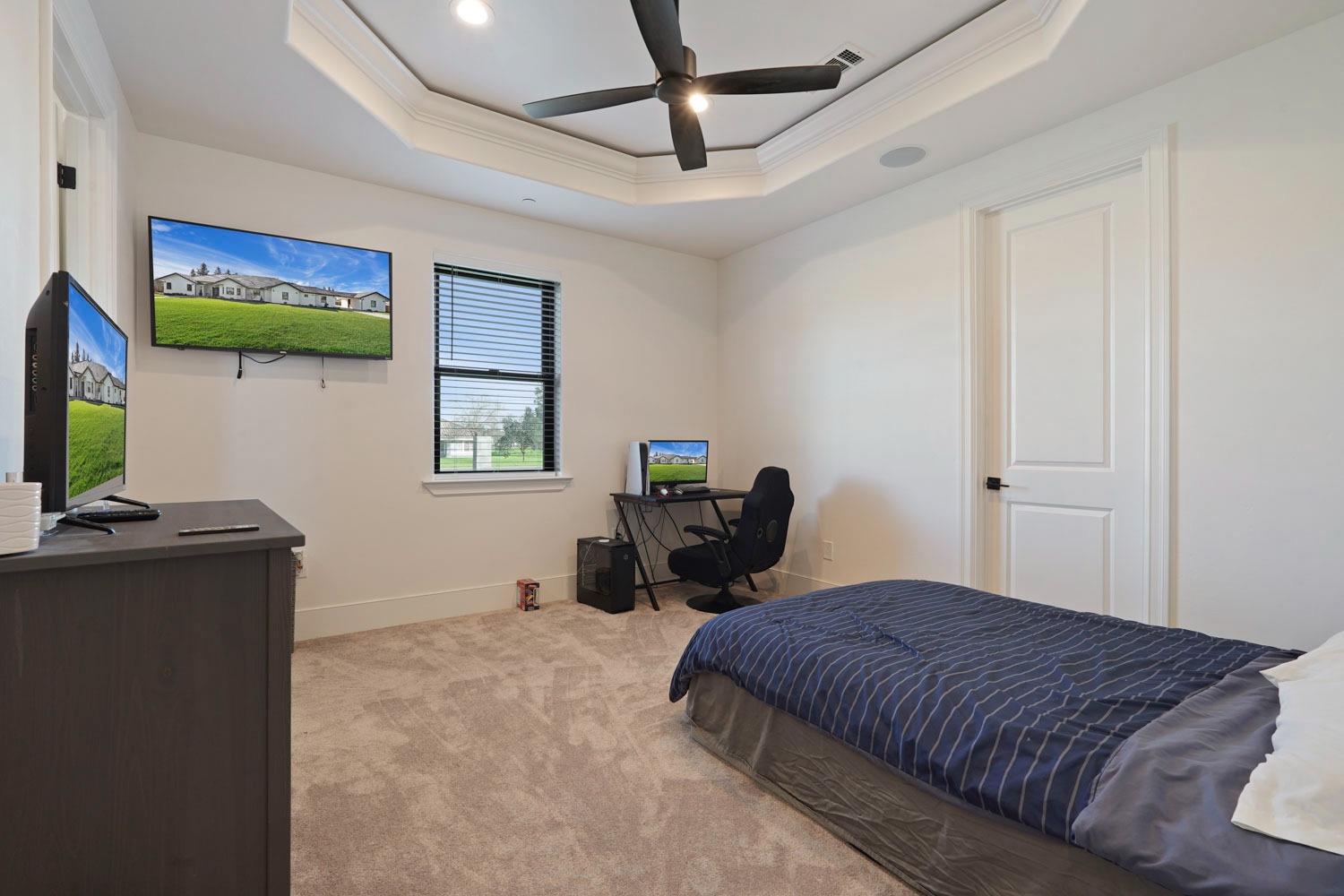 2133 N Quinley Avenue