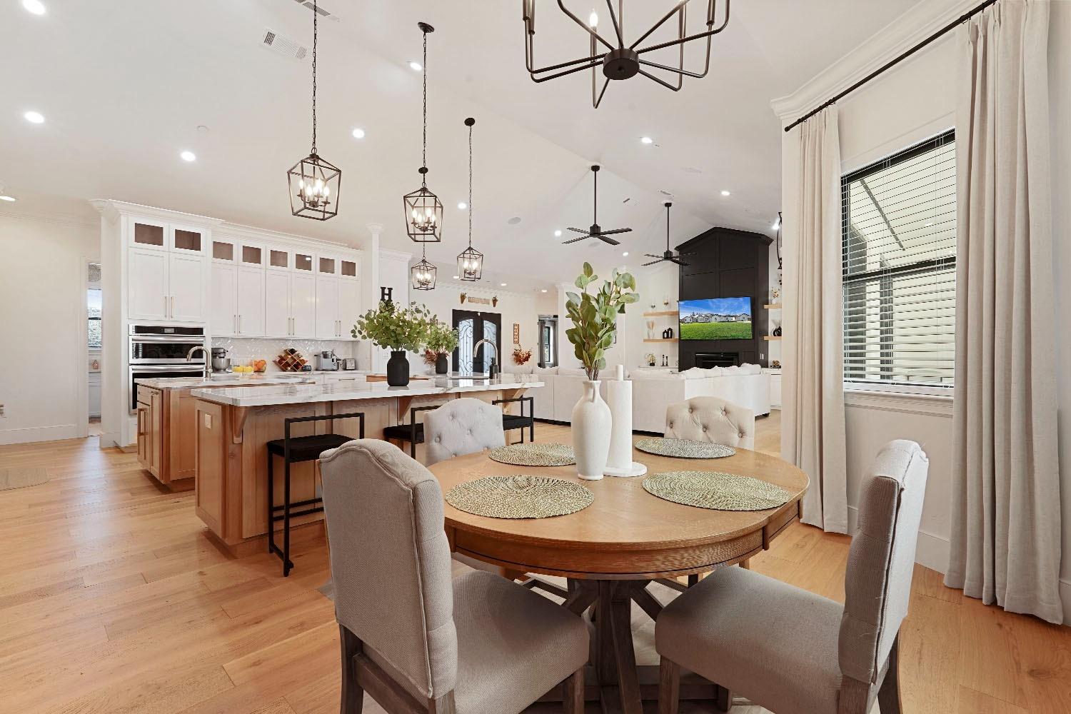 2133 N Quinley Avenue