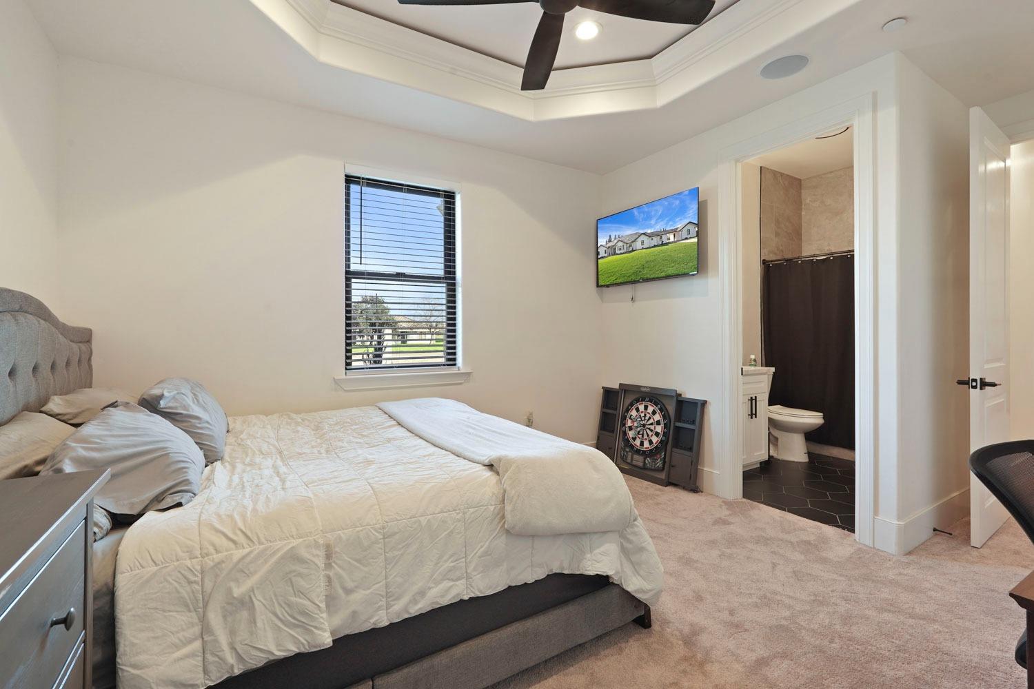 2133 N Quinley Avenue