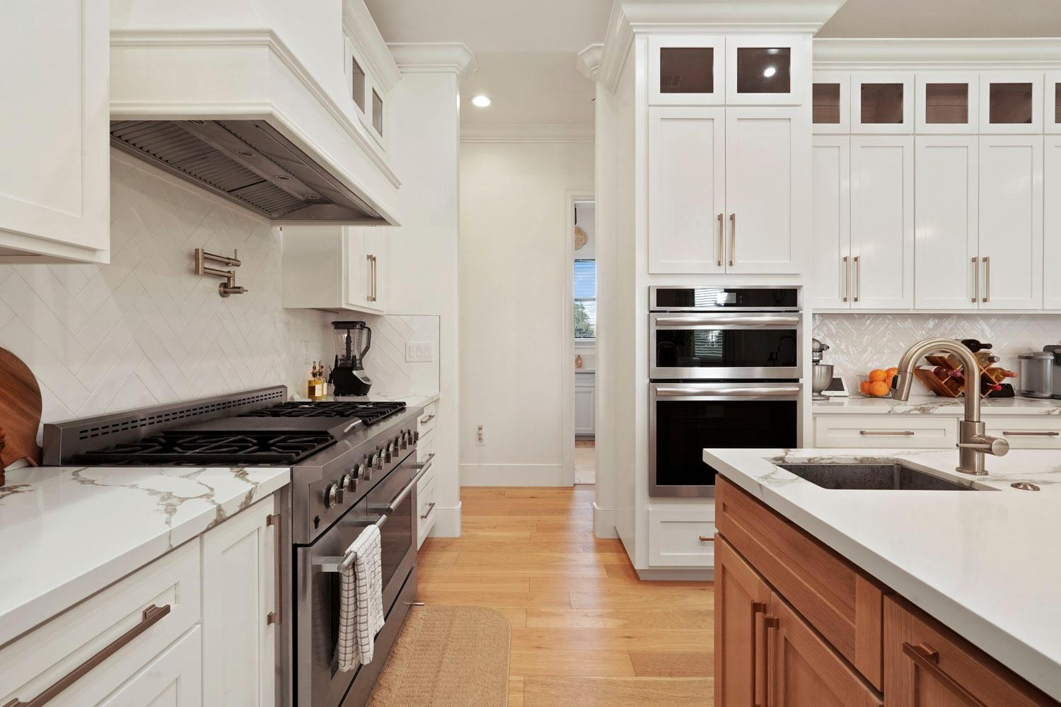 2133 N Quinley Avenue