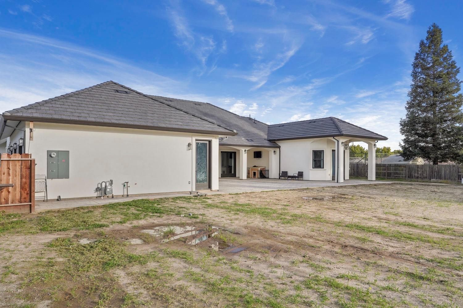 2133 N Quinley Avenue