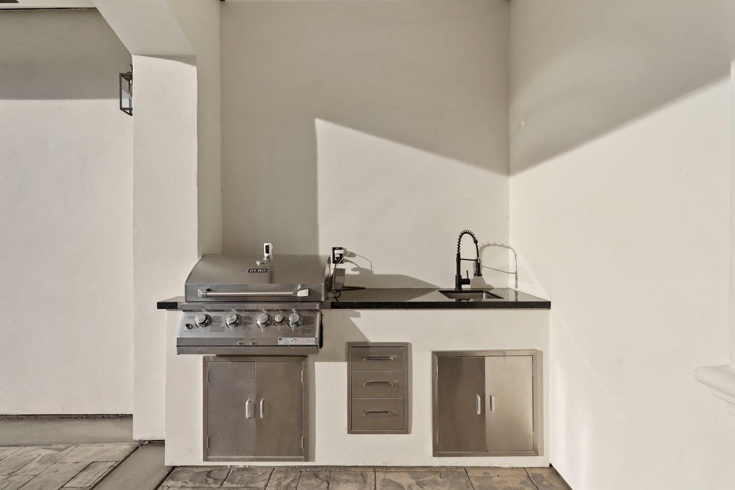 2133 N Quinley Avenue