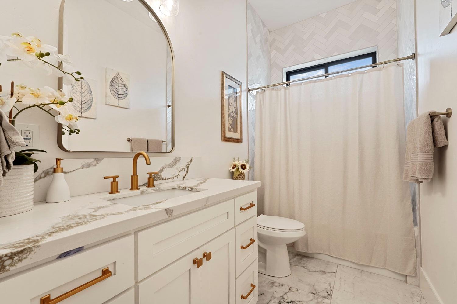 2133 N Quinley Avenue