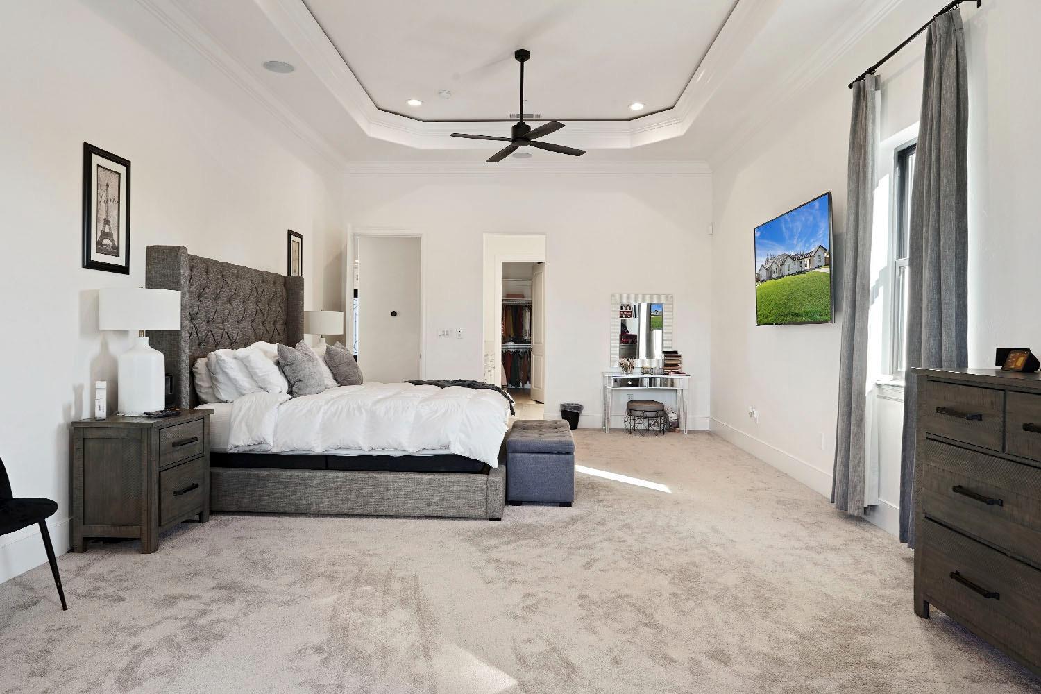 2133 N Quinley Avenue