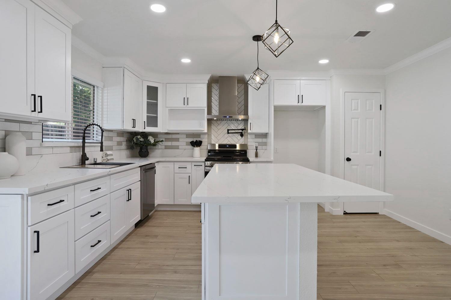 3913 Thornhill Drive