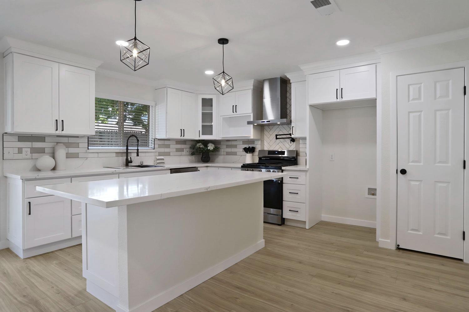 3913 Thornhill Drive