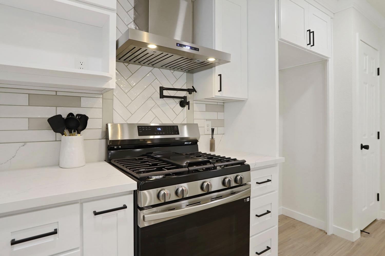 3913 Thornhill Drive