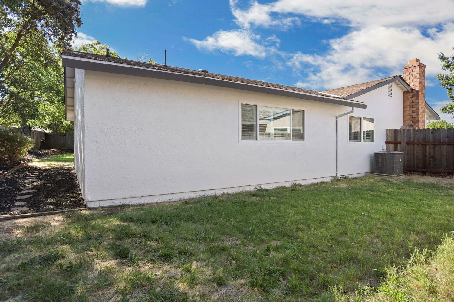 3913 Thornhill Drive