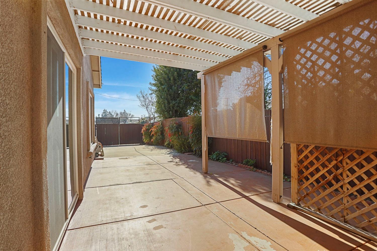 2166 River Drive