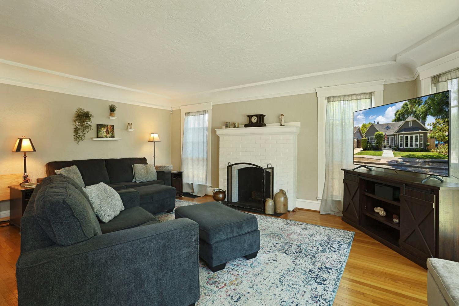 1128 W Walnut Street