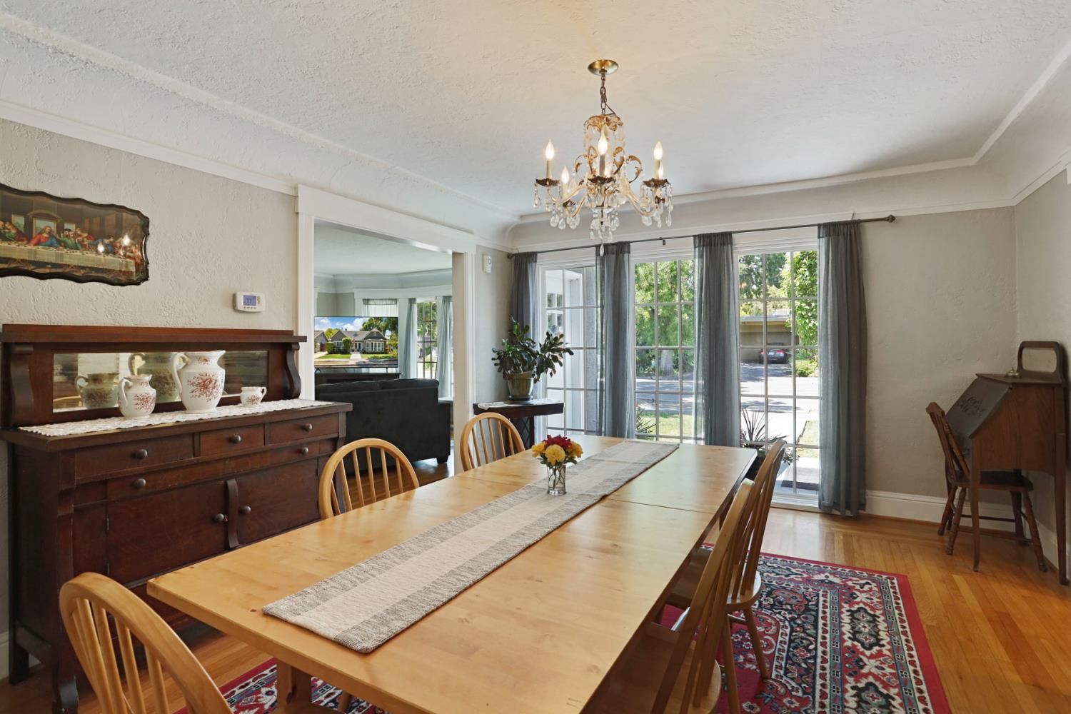 1128 W Walnut Street