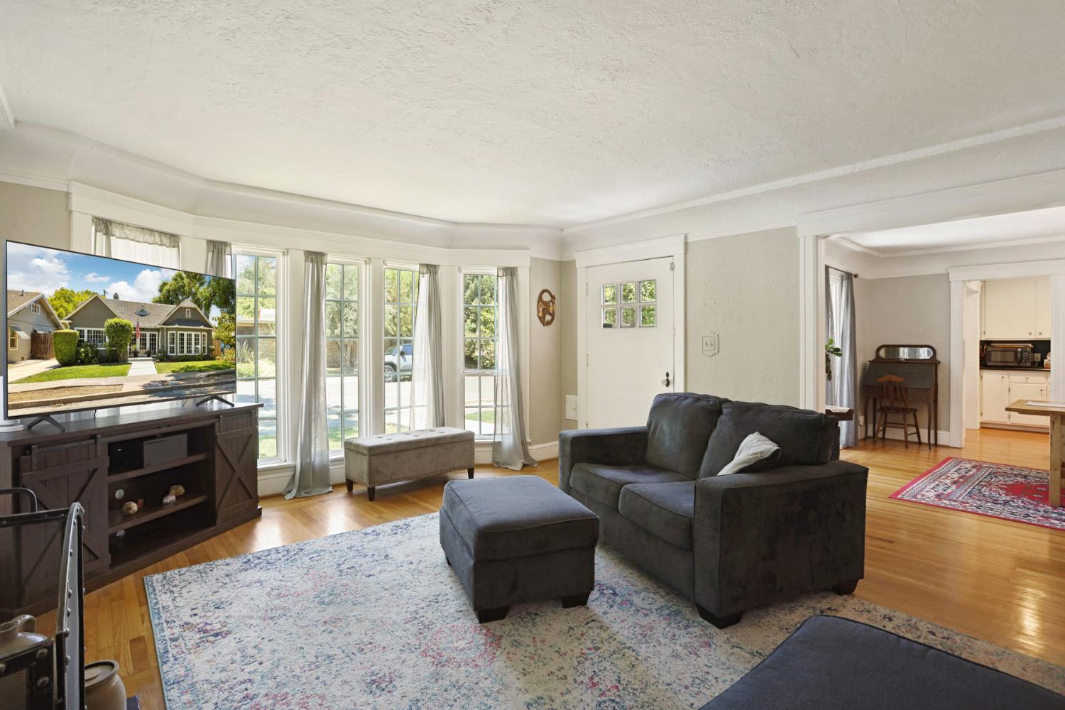 1128 W Walnut Street