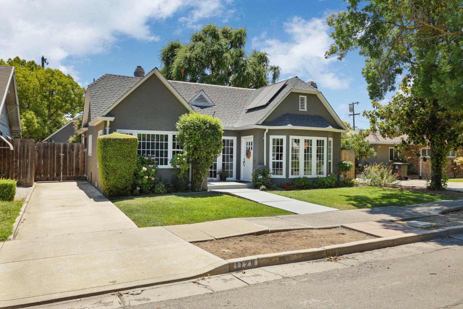 1128 W Walnut Street