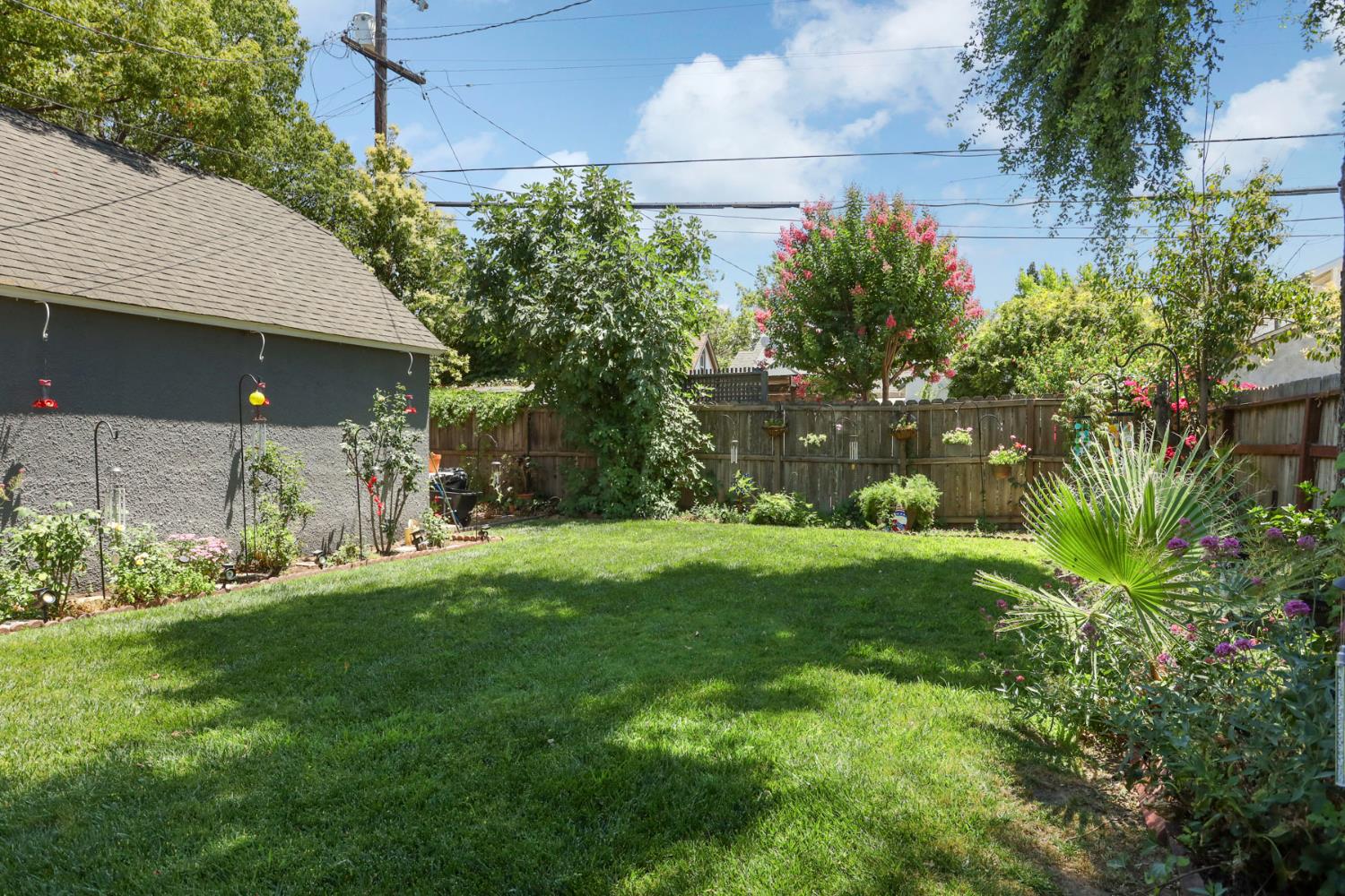 1128 W Walnut Street