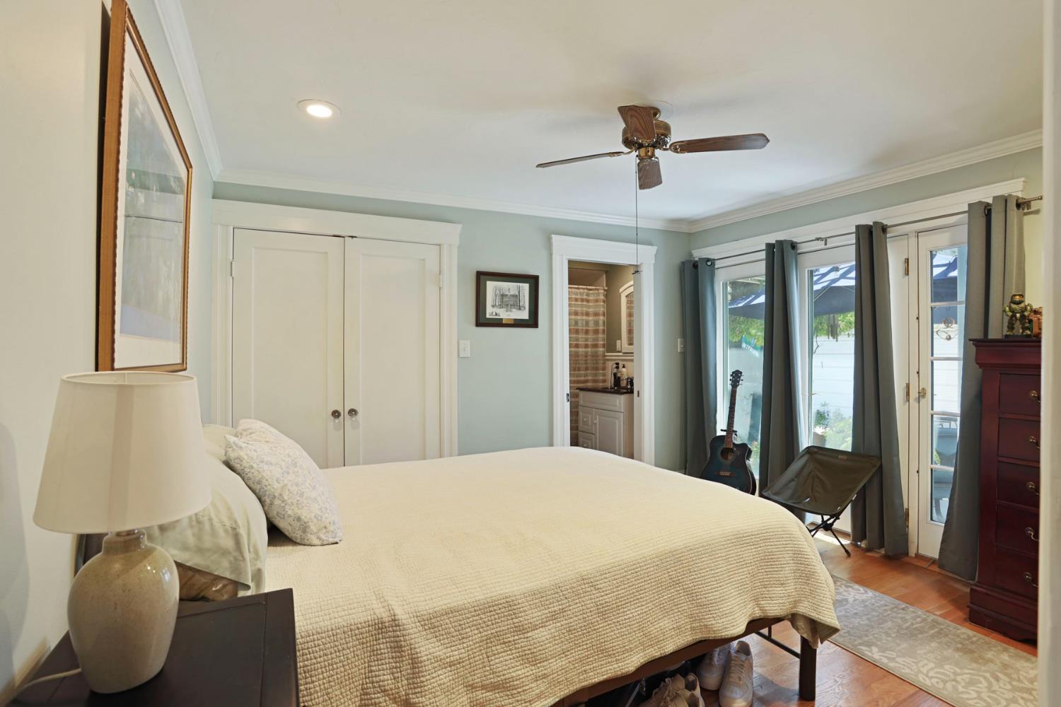 1128 W Walnut Street