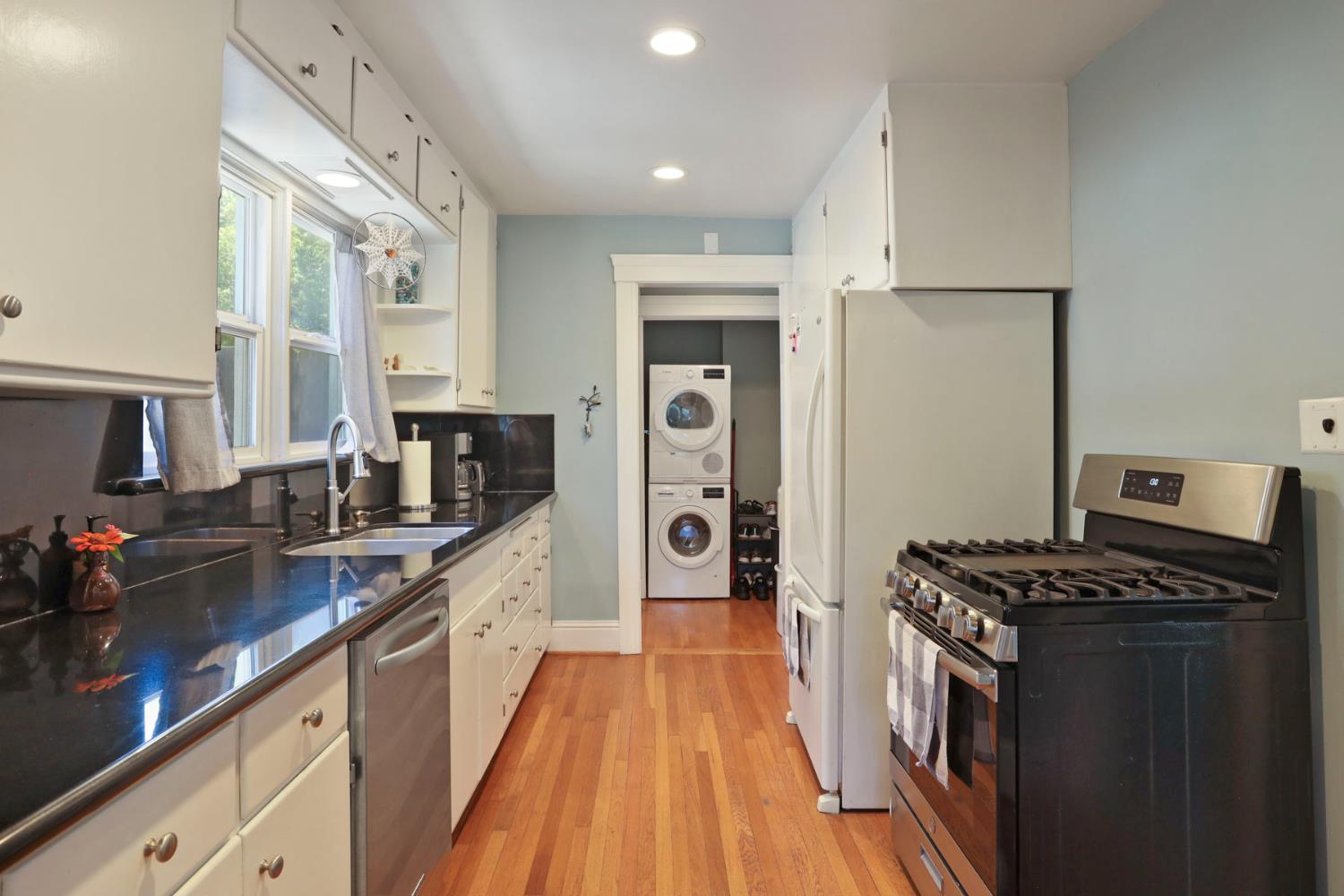 1128 W Walnut Street