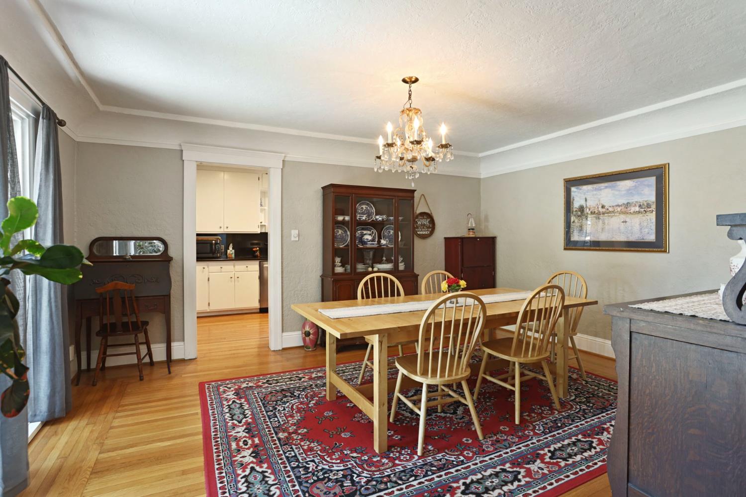 1128 W Walnut Street