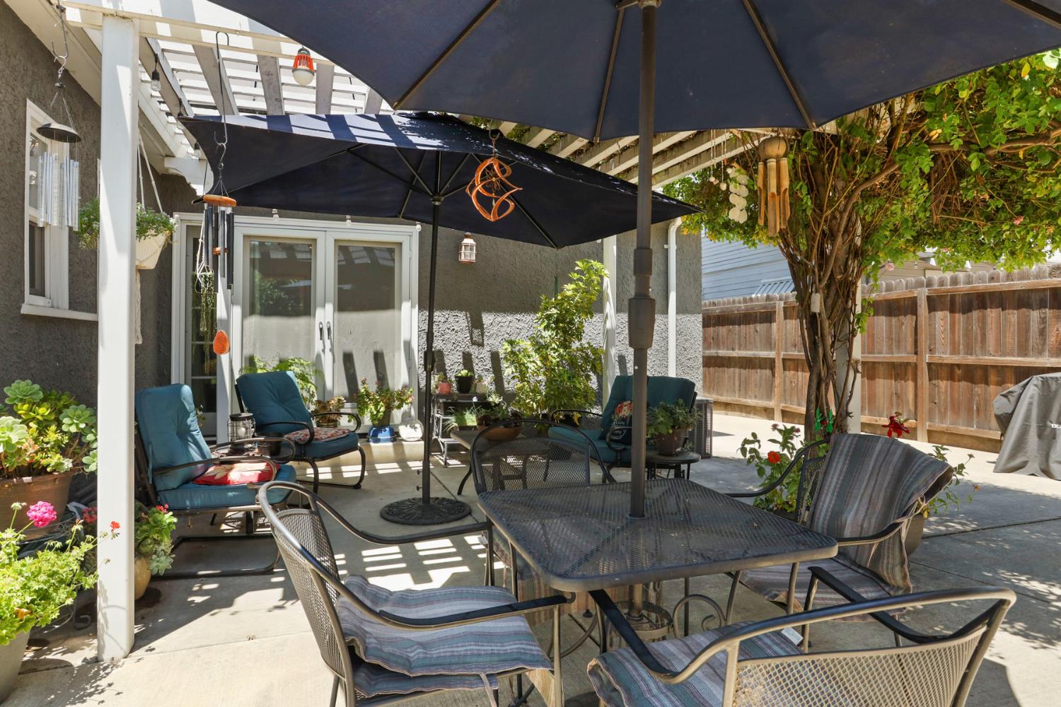 1128 W Walnut Street