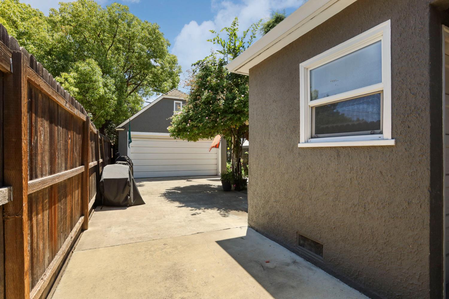 1128 W Walnut Street