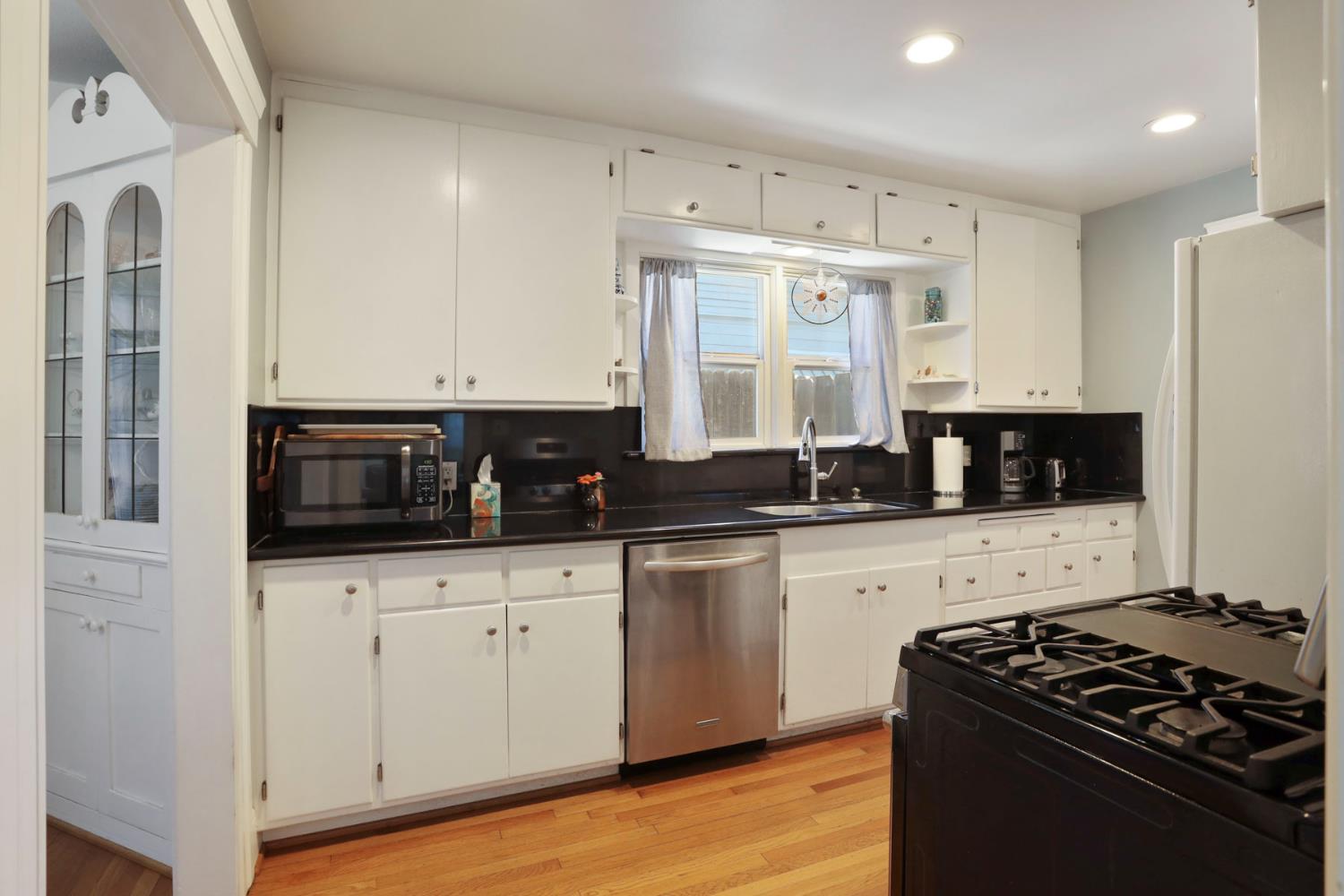 1128 W Walnut Street