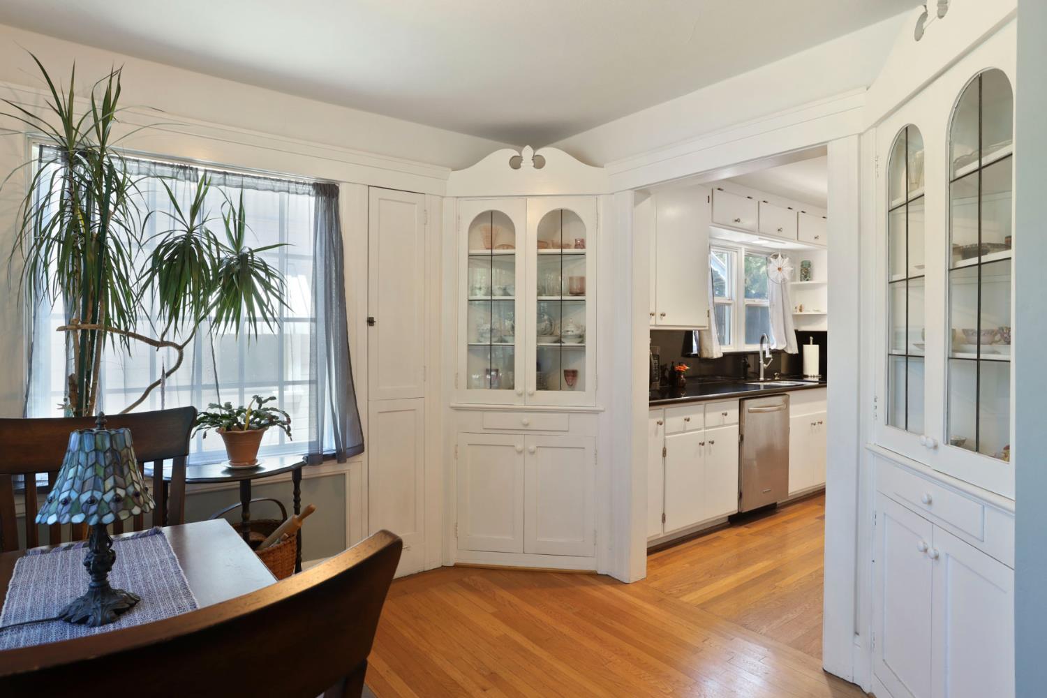 1128 W Walnut Street