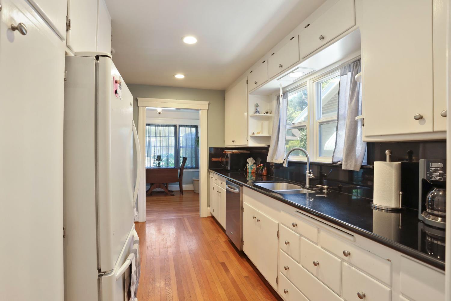 1128 W Walnut Street