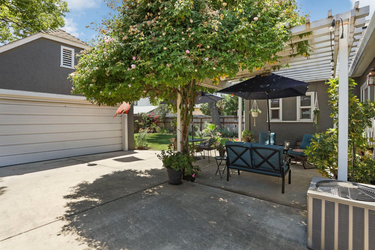 1128 W Walnut Street