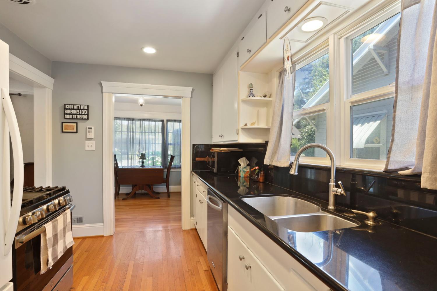 1128 W Walnut Street