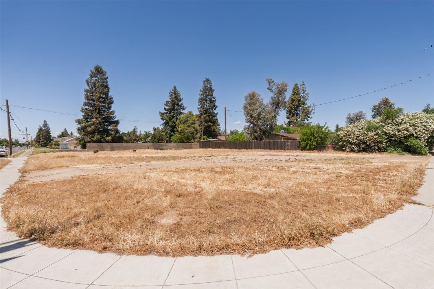 4615 N Maple Avenue