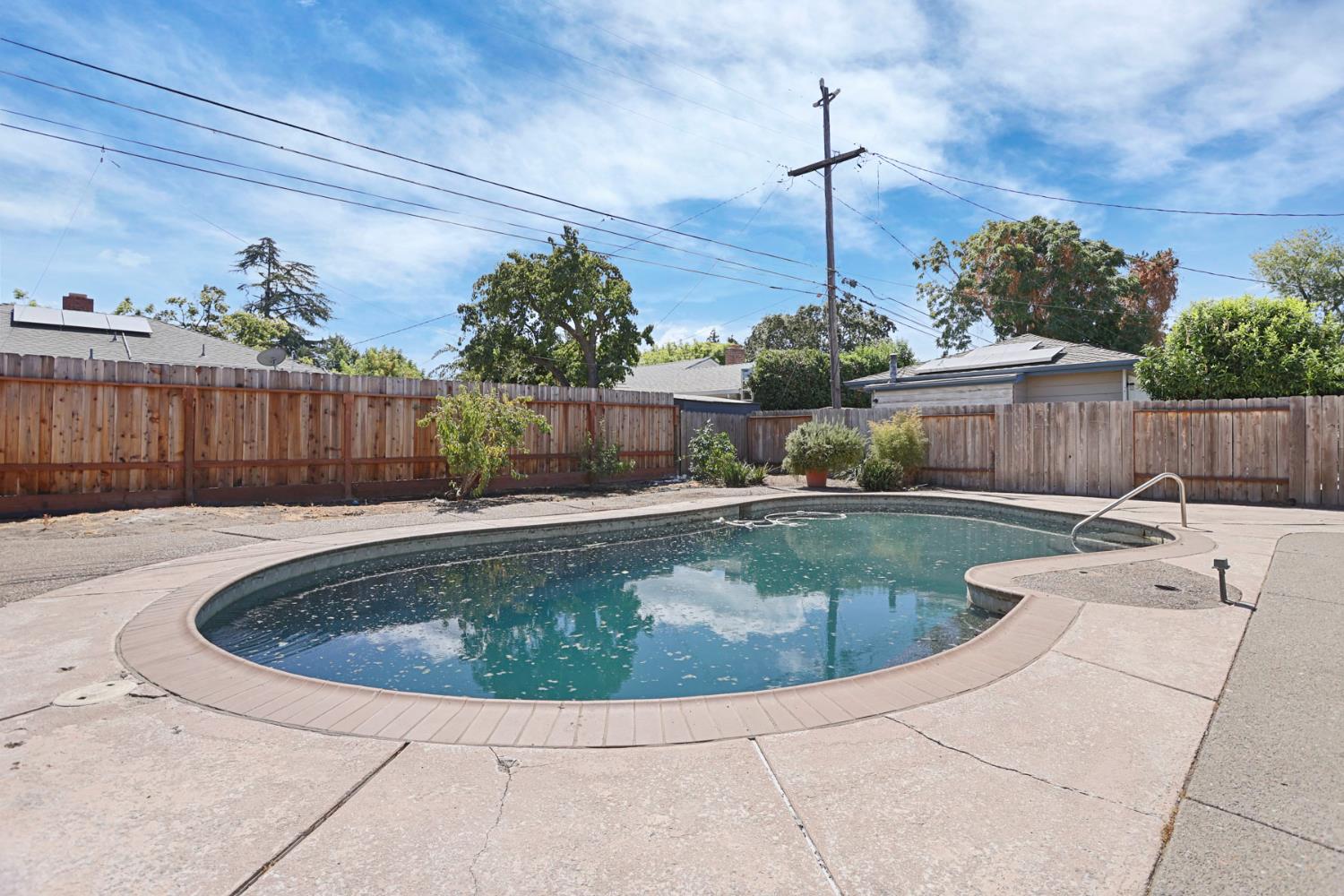 1214 Mcclellan Way