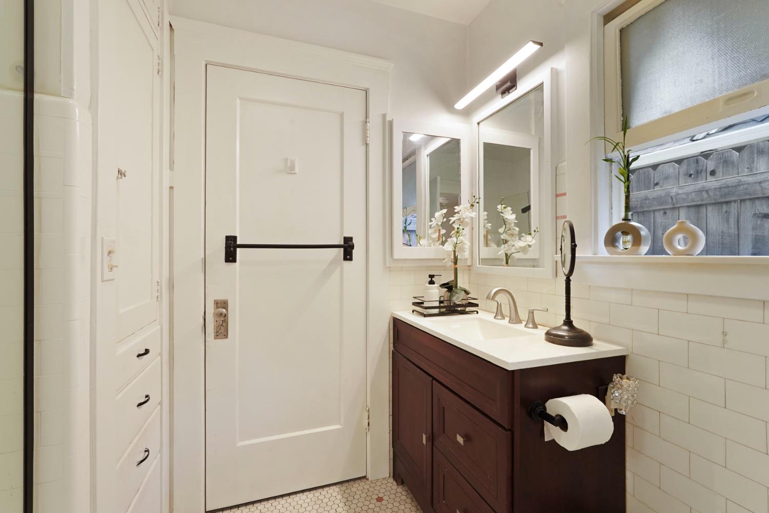 1120 W Walnut Street