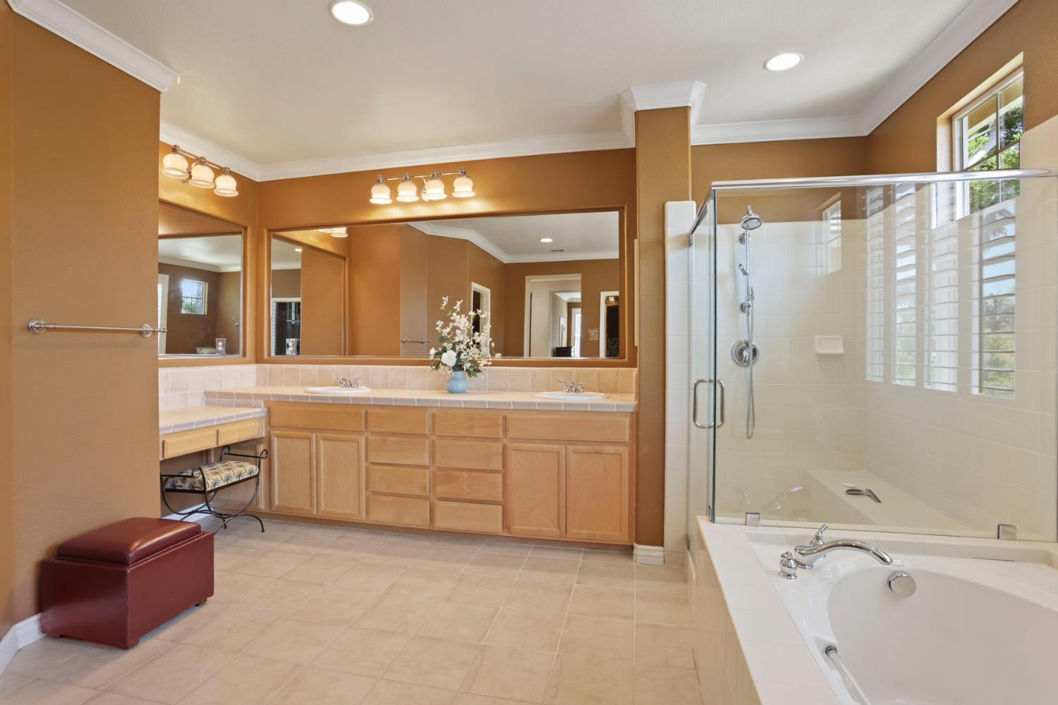 2127 Lighthouse Circle