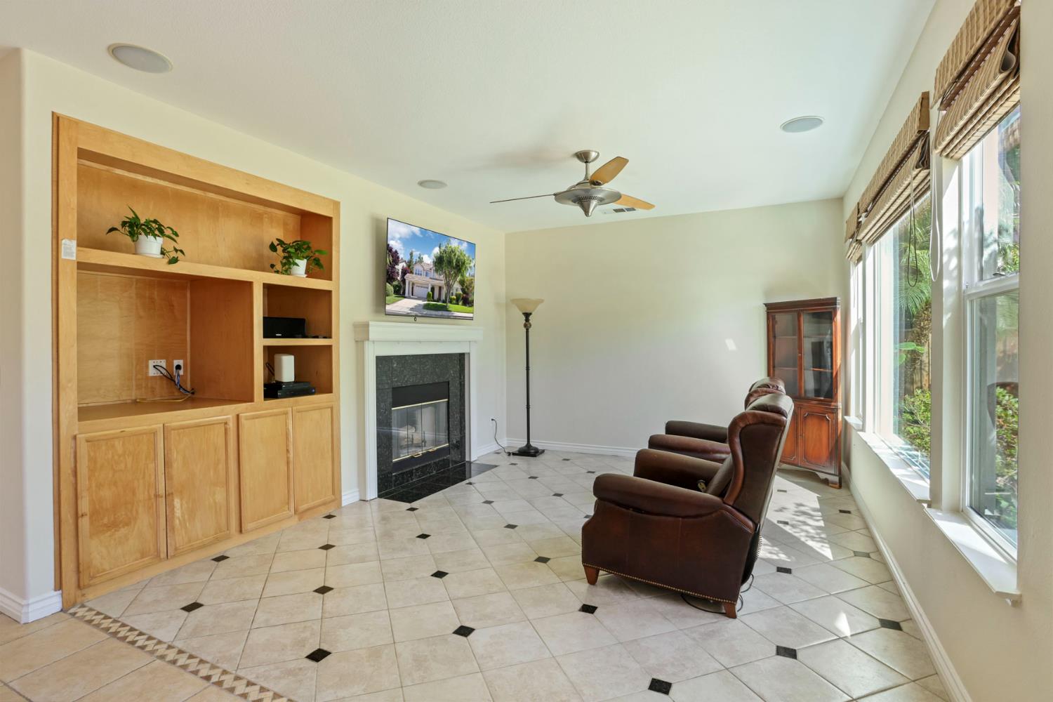 2127 Lighthouse Circle