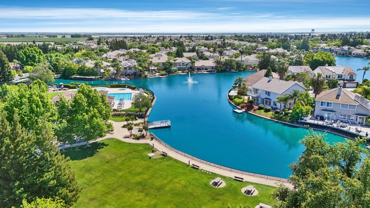2127 Lighthouse Circle