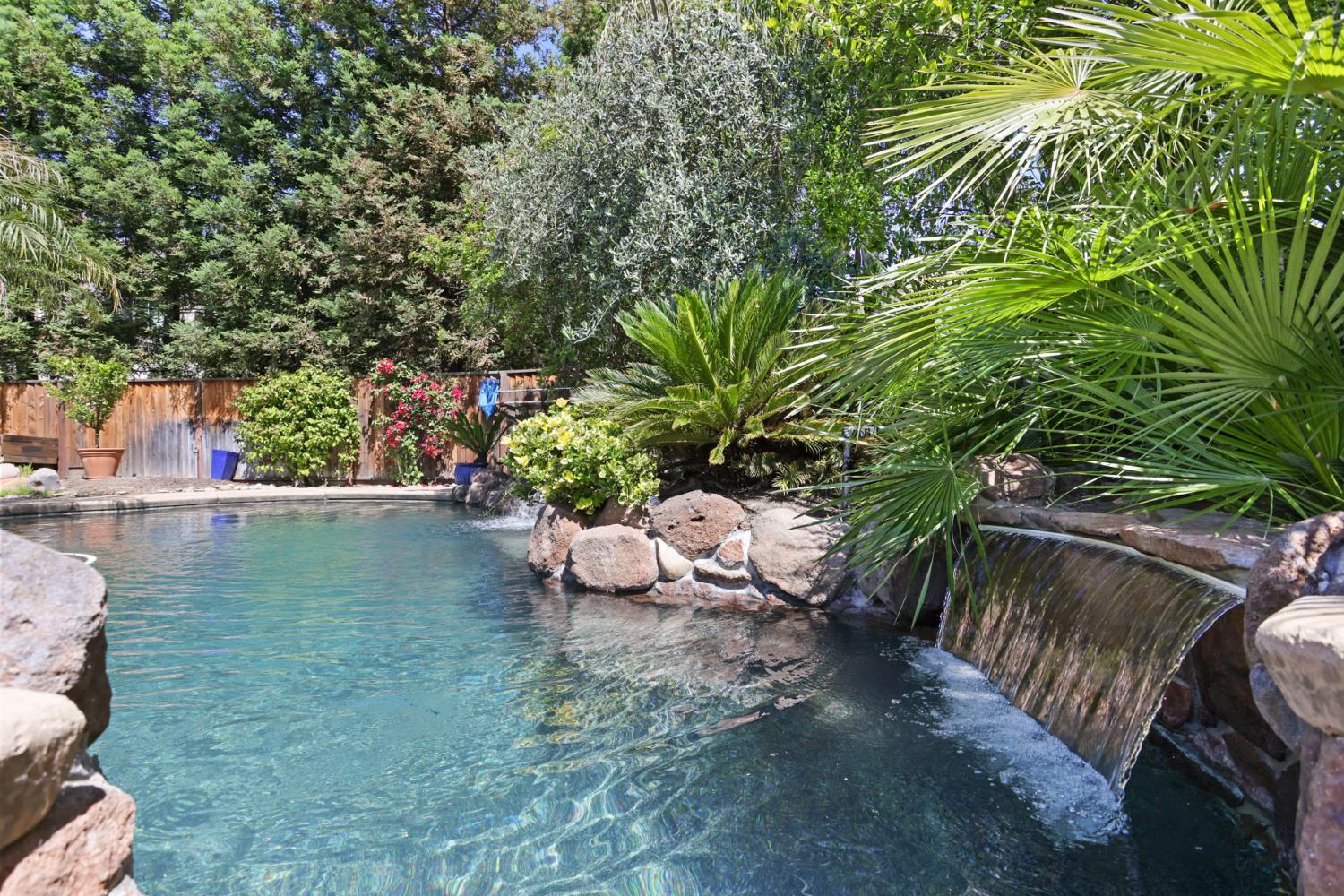 2127 Lighthouse Circle