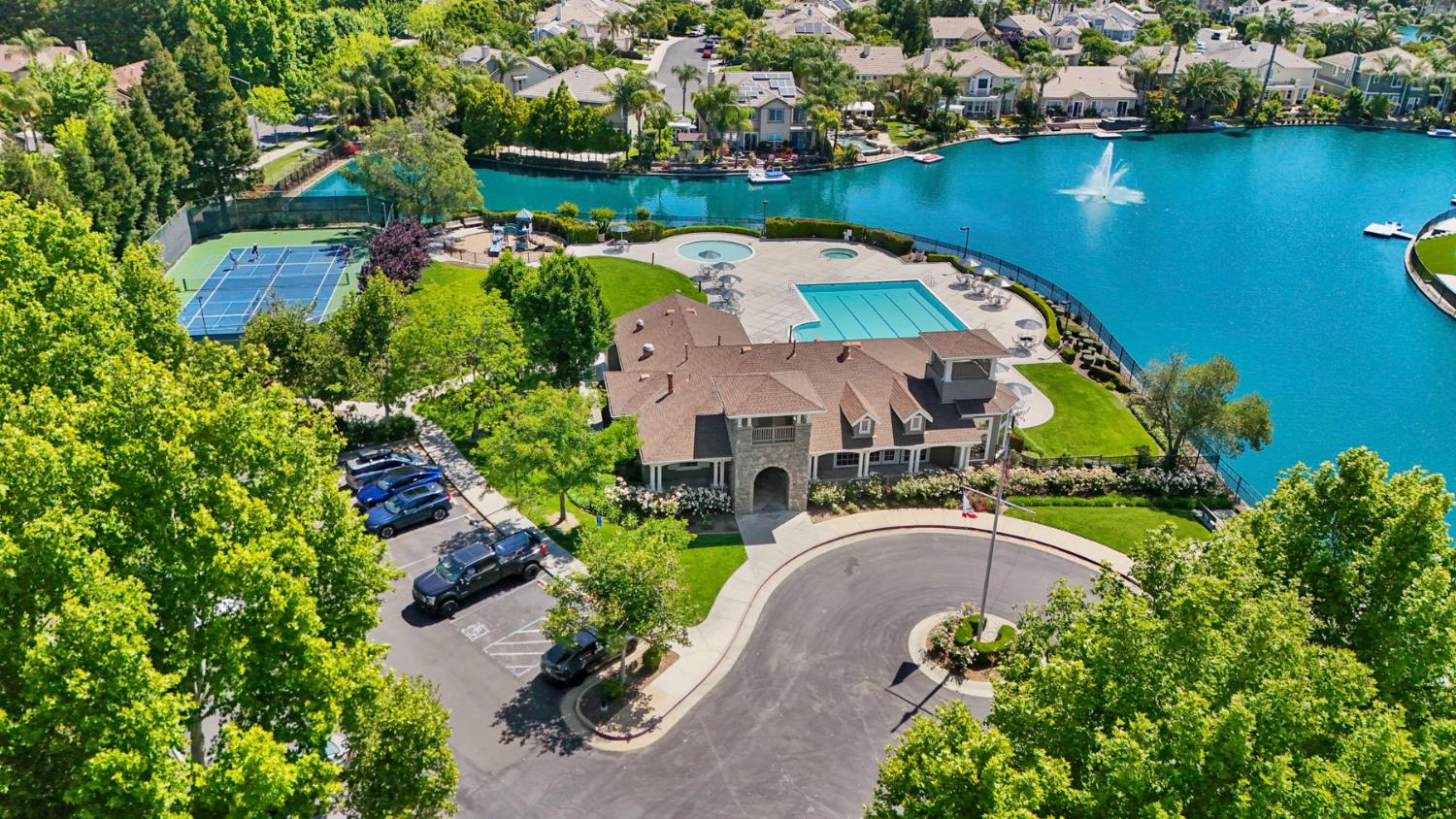 2127 Lighthouse Circle