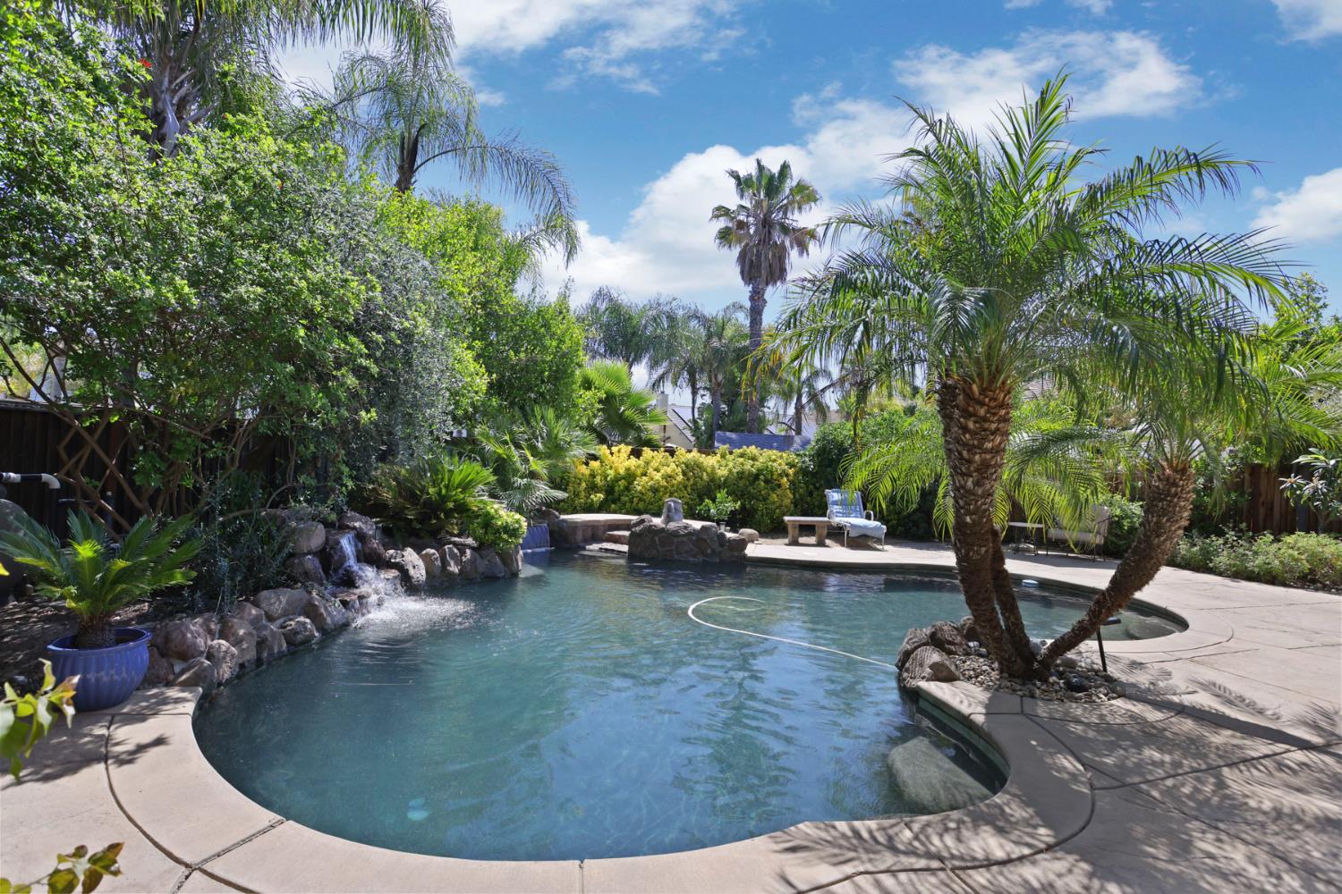 2127 Lighthouse Circle