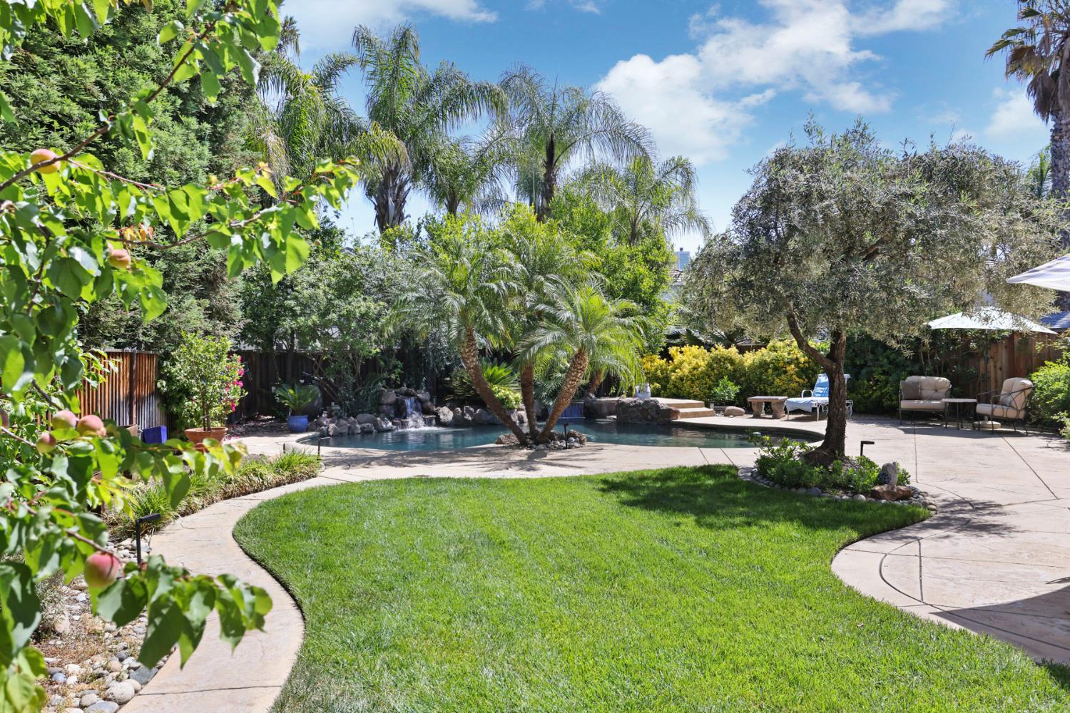 2127 Lighthouse Circle
