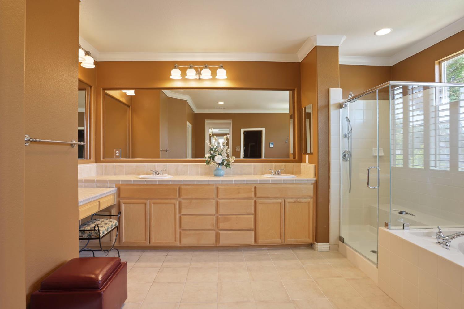 2127 Lighthouse Circle