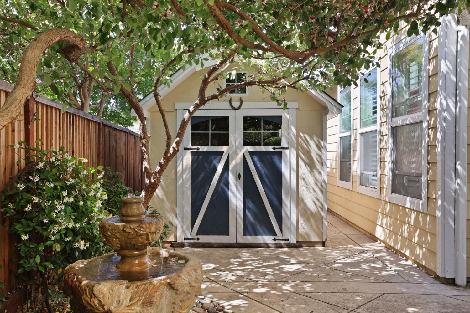 2127 Lighthouse Circle