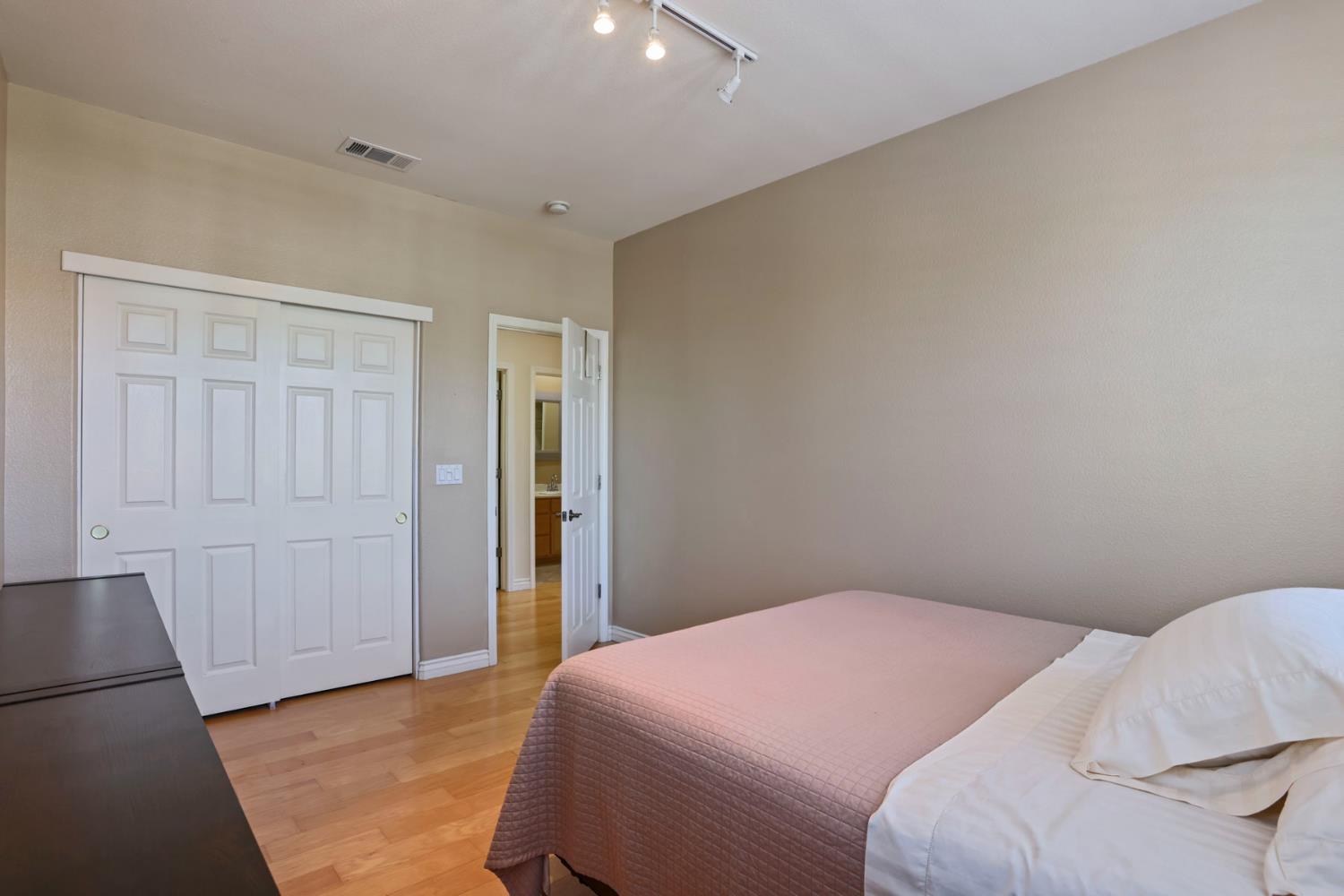 2127 Lighthouse Circle