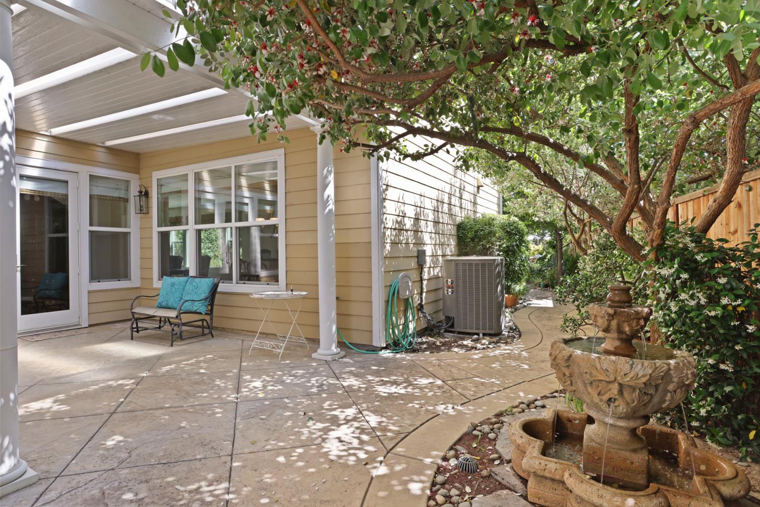 2127 Lighthouse Circle