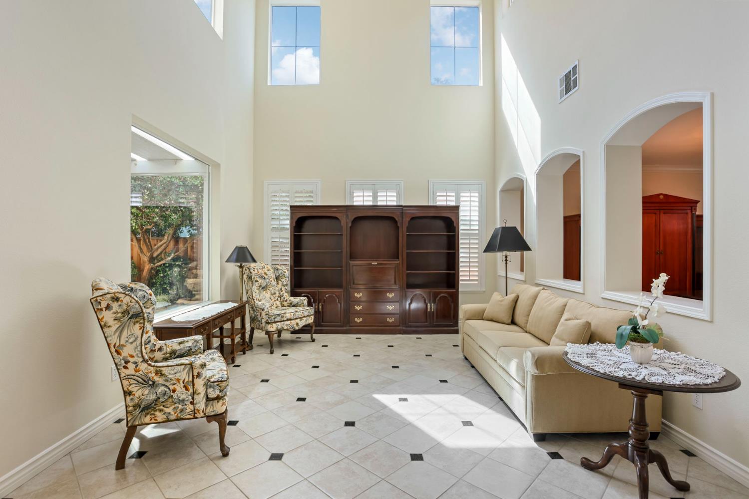 2127 Lighthouse Circle